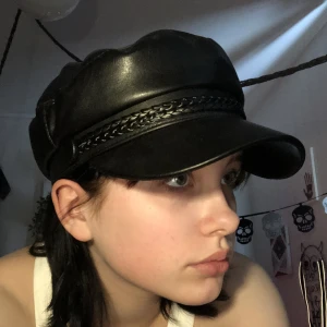 Punk kepa! - Säljer min punk kepa/hatt för den inte är min stil längre :) bra skick och bra material! 