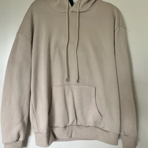 Beige hoodie - Använd men i ok skick