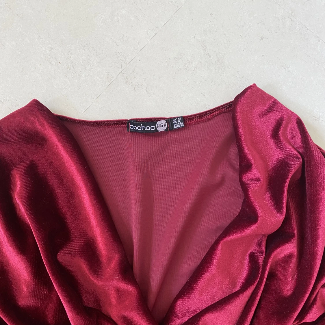 Vinröd fin-klänning i sammet - 91