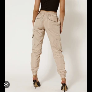 Cargopants - Nya oanvända cargopants i storlek M🤍