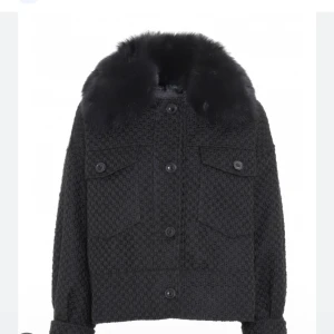 Meotine charlie jacka  - Bra skick, säljer då jag har tröttnat på den, för bättre bilder kom privat. 