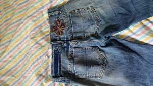 Lågmidjade jeans i storlek 27💞