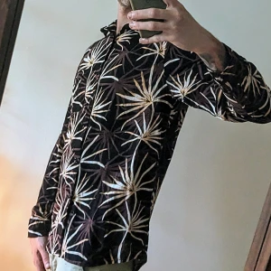 Vailent skjorta - Vailent - Regular Fit, köpt på Carlings  Endast använd fåtal gånger. Fint skick och riktigt skön!