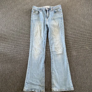 Bootcut jeans - Säljer dessa bootcut jeans i strl 152 pågrund av att de är för små. Bra skick!