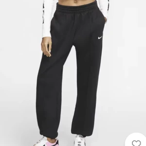 Nike mjukis - Säljer mina nike mjukis då dem inte kommer till användning. Nyskick och köpta för 630kr.