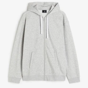 HM ziphoodie  - Använd Max 2 gånger. Anledningen är att den är för stor på mig