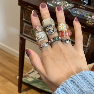 RINGAR - Massa olika ringar! De flesta är second hand men ganska bra skick! Priser varierar men kom med förslag!💛💛 TRYCK INTE PÅ KÖP NU