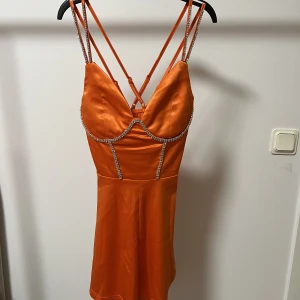 Byxdress  - Fin byxdress i storlek xs. Den är strechig i material.