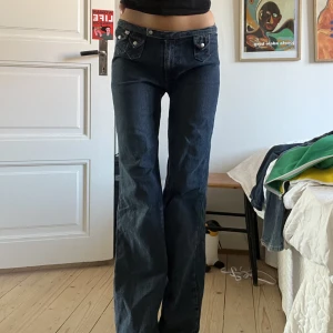 Miss sixty jeans - Skitcoola jeans från miss sixty! Jag har sytt om dessa till vidare i benen🌸är 175 cm lång!