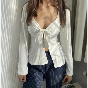 Maddy blouse - Söker vita maddy blusen i xs/s till min inspark, kan bara betala 300kr +frakt, hör gärna av er!!❤️❤️