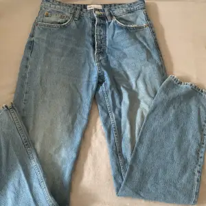 Jeans i storlek 36 från Zara