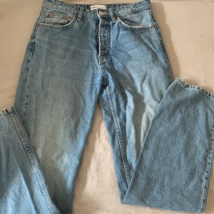 ZARA jeans - Jeans i storlek 36 från Zara