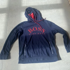 Hugo Boss hoodie - Väldigt bra skick. Skriv för frågor. Köparen står för frakt. 