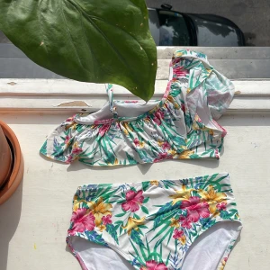 Summer bikini (kids)  - Denna bikini e de mesta för lite mindre barn t.e.x 8/10-åringar men väldigt bekväm😉