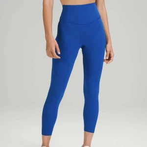 Lululemon tights - Säljer mina älskade Lululemon Base Pace 25” i strl 2 (xs) pga för små🫐 Supergott skick:-)  Nypris 1080sek
