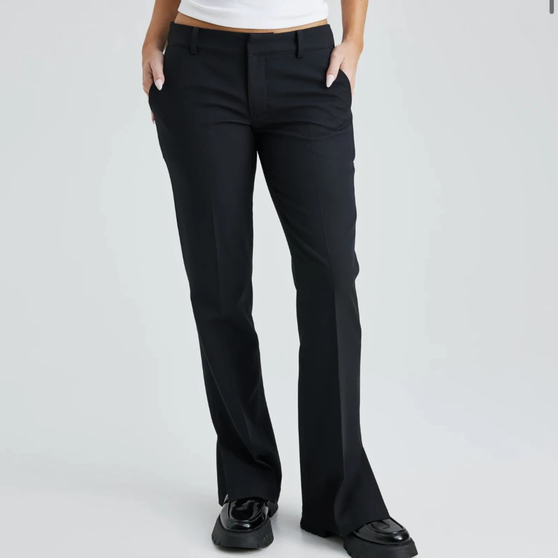 low waist kostymbyxor