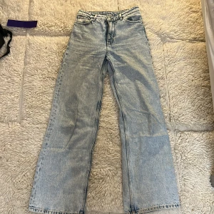 Jeans  - Straight jeans från monki💞Själland använda men väldigt snygga!