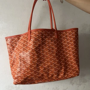 Goyard väska  - Super snygg orange goyard-liknande väska!!😍