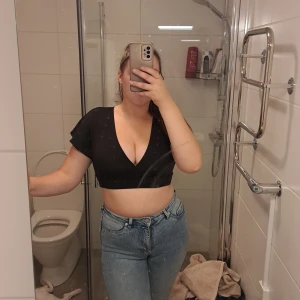 Svart topp - Köpt på H&M Aldrig använt. Storlek S