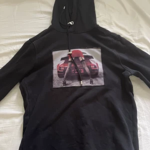 Limitato hoodie - Den är storlek S, näst intill nyskick 