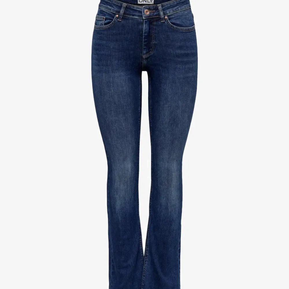 Säljer nu mina Mid/low waist jeans ifrån Only 🫶är inte säker på att storleken stämmer men är inte hemma just nu, ville bara att annonsen skulle få gratis frakt 🙌Har inga bilder just nu. Jeans & Byxor.