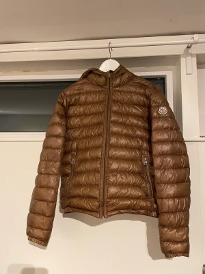 Moncler Dominic down jacket - Schysst Moncler dominic down jacket! Skick 9/10. Storlek 2 (S-M). Mvh Albin