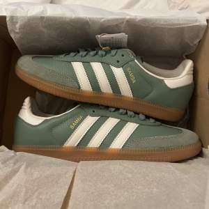 Brand new samba OG green/chalk white with gum sole. EU 40, brand new in the box with tags. Got the wrong size 