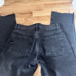 Jeans - Ett par jätte snygga jeans som tyvärr aldrig kommit till användning!🤗har använt dom 1-3 gånger💕