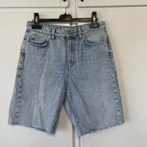 Ett par (egenklippta, därav priset) jeansshorts från Gina tricot. Storlek 36.  50 kr + frakt 🥰