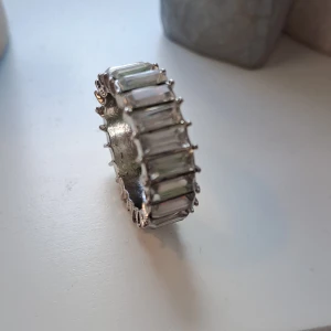 Silver ring - Super fin silver ring säljer pågrund av att den är för stor för mig. Tror den är ungefär stolek 17 men är inte säker