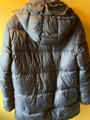 Jackor - Säljer mina jackor! Främst för vinter, Billiga 250kr    ✤ Nästan helt nya, nästan aldrig använda ✤  Storlekarna är M,  ”Vill komma överens Swish betalning för kunna skicka varan” Kontanter och annan sätt går diskuteras:)