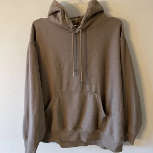 TJOCKTRÖJA - H&M - Använd men bra skick. 