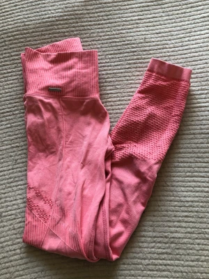 Träningstights - Rosa träningstights från AIMN, aldrig använda. 