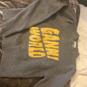 Ganni tröja - Superfin stickad tröja från ganni! Använd 2 gånger, så ser ut som ny 🥰 Nypris - 3500kr