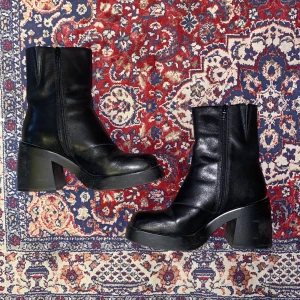 Vagabond stövlar - Säljer mina superfina stövlar från Vagabond. Literally använda 2ggr så i gott skick! Chunky klack & fyrkantig tå. Så snygga <3 köpta för 1000kr