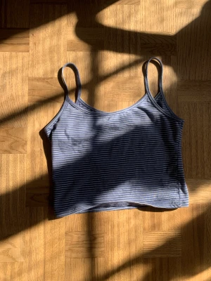 Gulligt linne - Gulligt linne från brandy melville, Helt oanvänt! Säljer då det tyvärr inte kommer till användning.