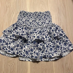 Fin kjol! - Sommarkjol i storlek s. Jätte fin och super gullig.