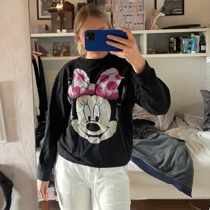 Zara sweatshirt - Skriv om du är intresserad så kan vi diskutera pris, frakt och så vidare😊 Bara att skriva om du vill ha fler bilder