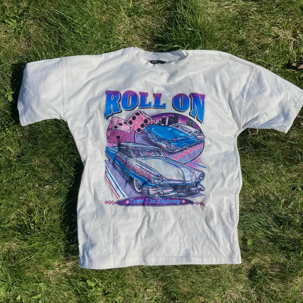 Stor t-shirt med Roll On Print. Knappt använd.  . T-shirts.