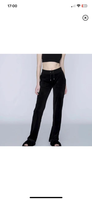 Juicy couture byxor - Säljer fina juicy couture byxor i fint skick skick! Säljer då de är förstora. Storlek xs! 550 + frakt!