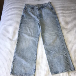 Vida jeans  - Vida blåa jeans från Gina, använda Max 3-4 ggr