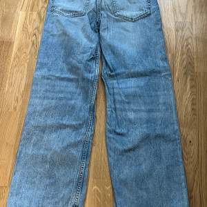Wide low waist jeans Ljus denimblå Stl 32 Djur & rökfritt hem 