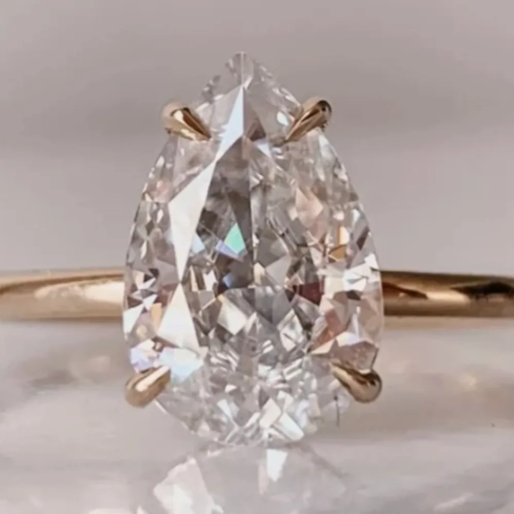 2.0ct Päron Slippat Natural Diamant Ring i 10kt Rosa Guldet  med äkthet Antwerpen Belgien värde certifikaten. . Övrigt.