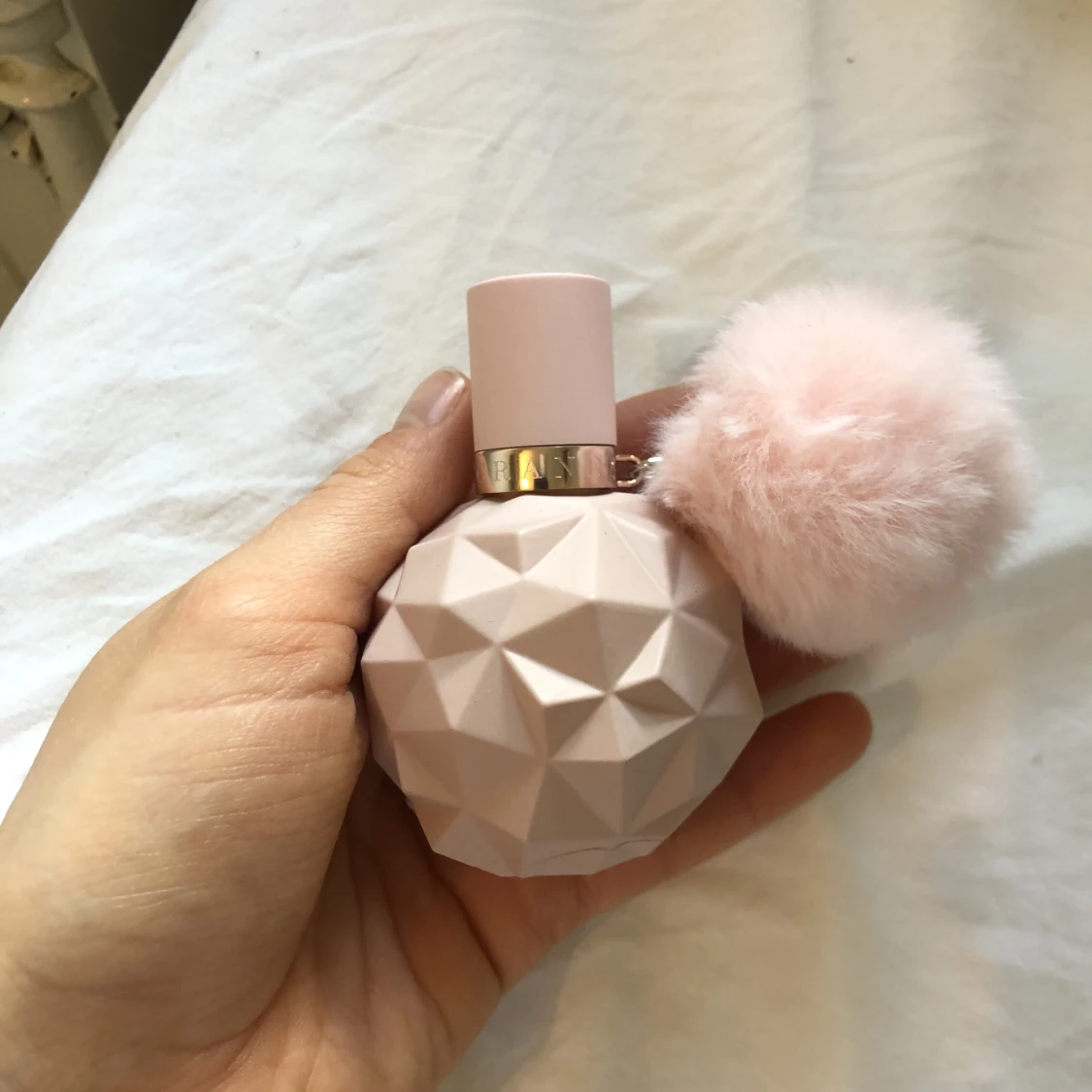 Parfym Ariana Grande  - 90