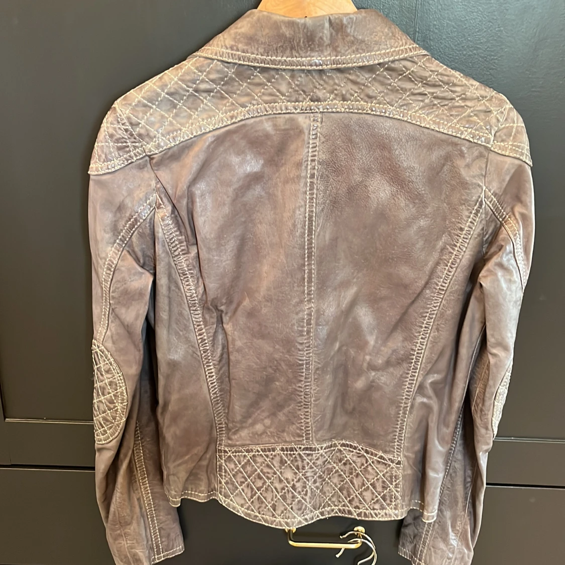 Oanvänd ljusbrun skinnjacka - L - 91