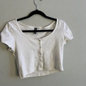 Tröja - En tröja ifrån hm i storlek s. Säljer för jag inte använder och för den inte passar. Köparen står för frakten.⚠️tryck inte på köp nu⚠️