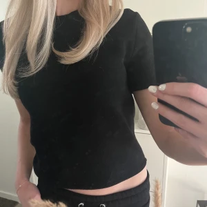 Topp zara - T-shirt i tjockare tyg från zara som passar till allt. Köparen står för frakten.😊