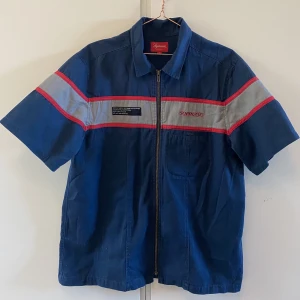 Supreme skjorta unisex - I gott skick! Storlek m