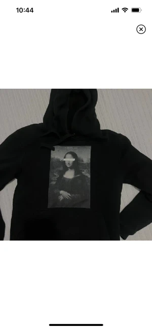 Hoodie - The cool elephant - Hoodie från The Cool Elephant i storleken S. Jag tycker den känns mer som en XS då den är väldigt tight på mig, därav säljer jag den. Jag väger ca 60kg🥰