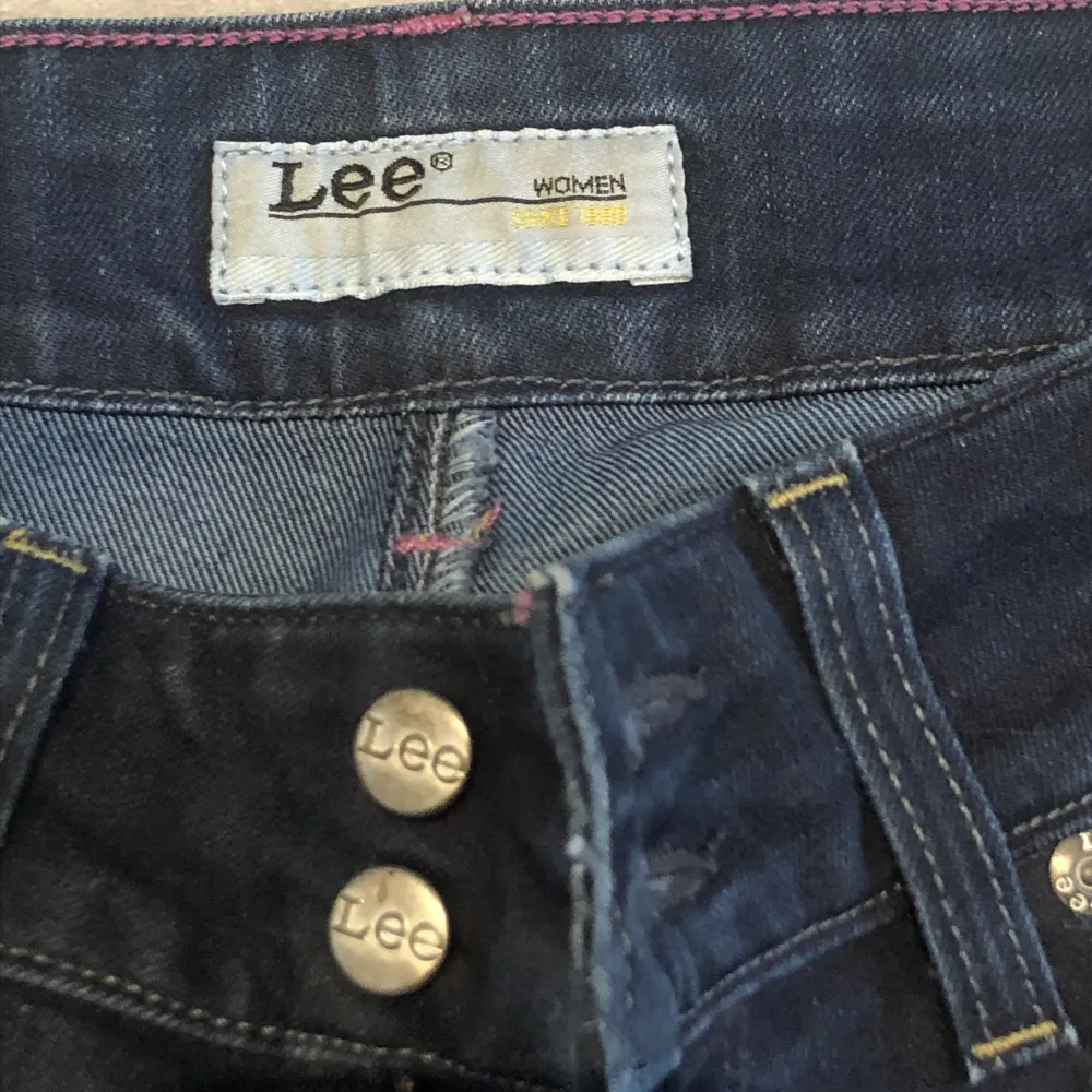Lee Jeans i storlek W28 L31 Cade  Hör av dig för mer bilder. Jeans & Byxor.